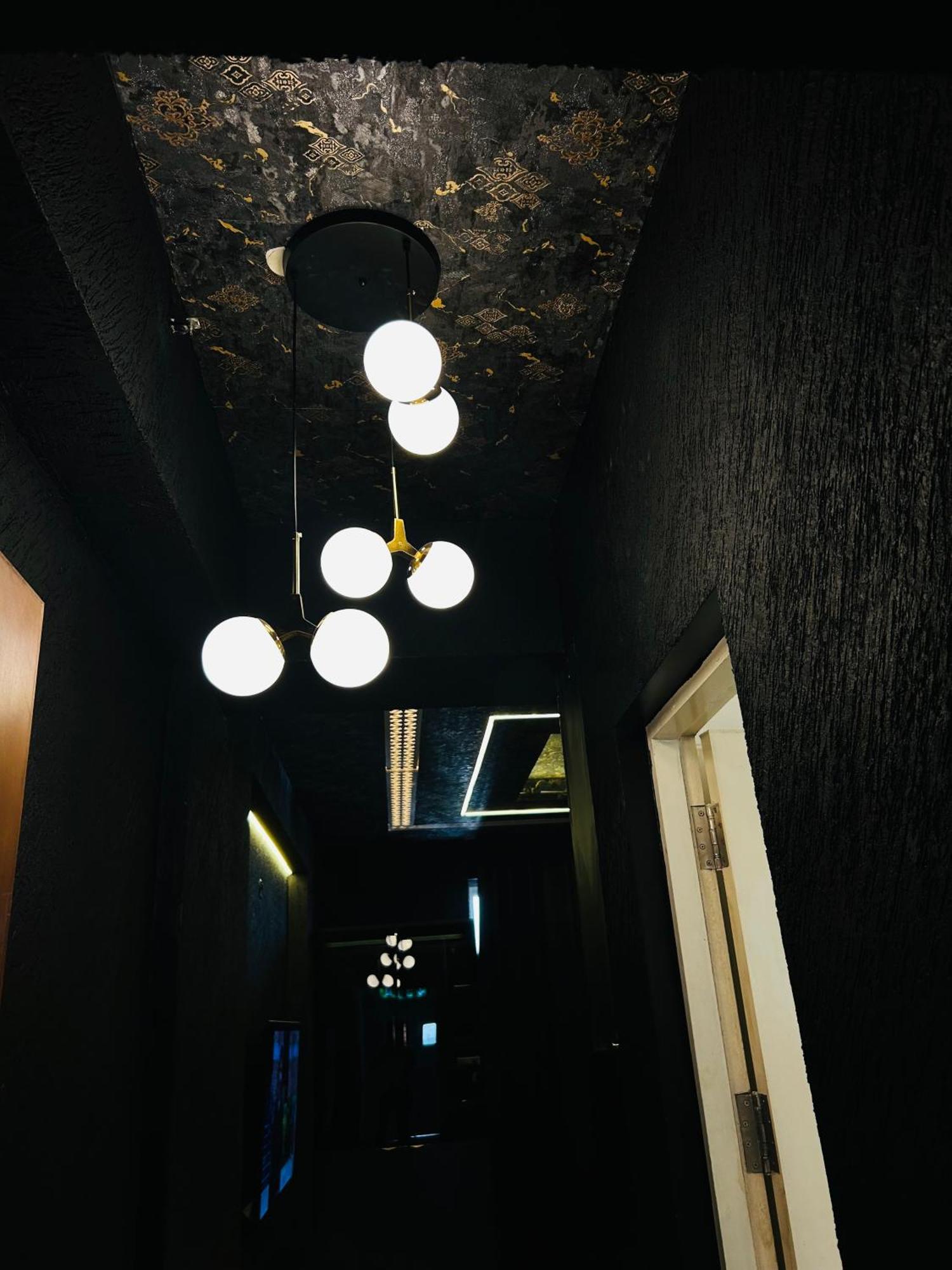 Shades Of Black 2 Hotel Lucknow Exterior foto