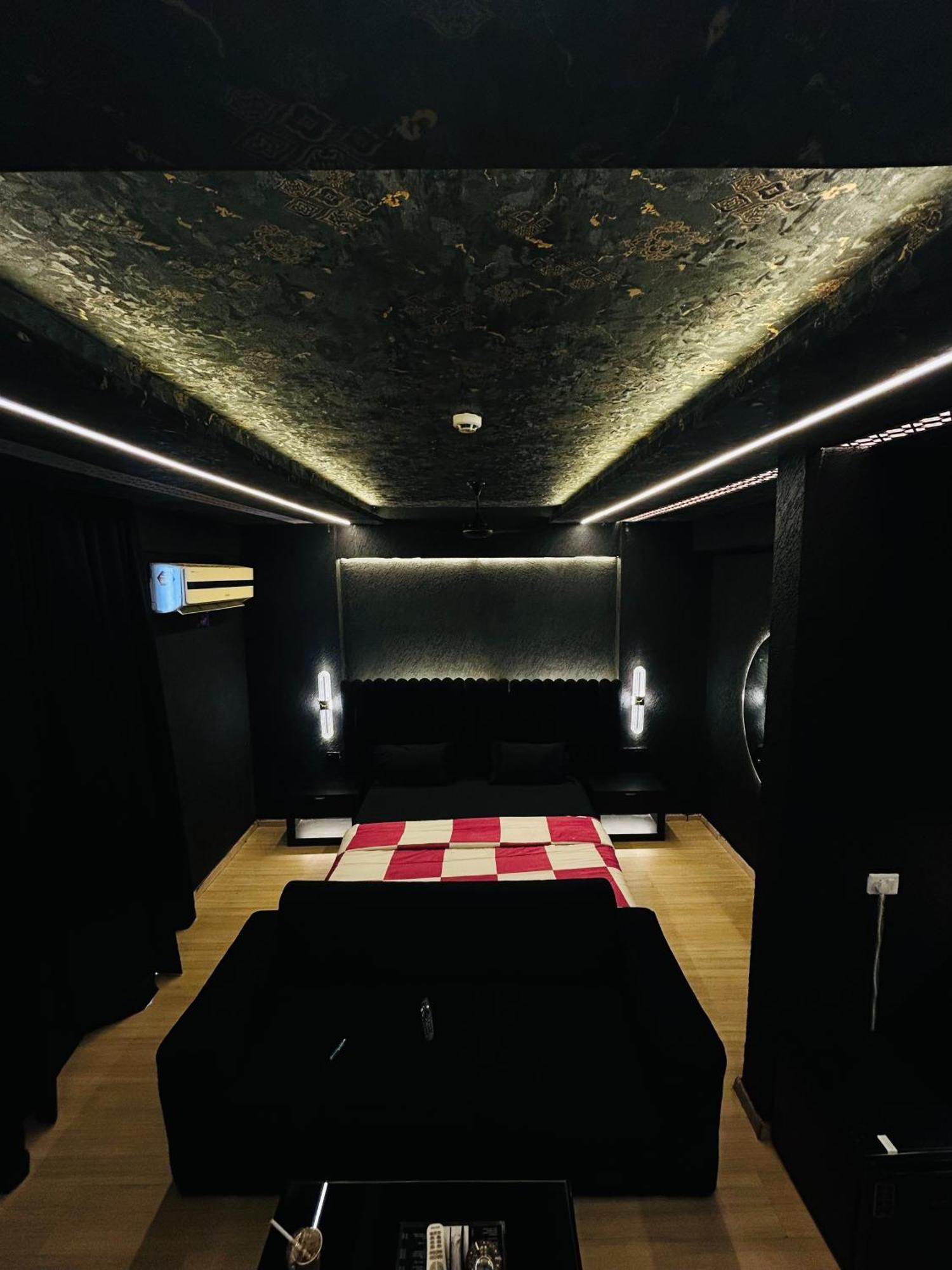 Shades Of Black 2 Hotel Lucknow Exterior foto